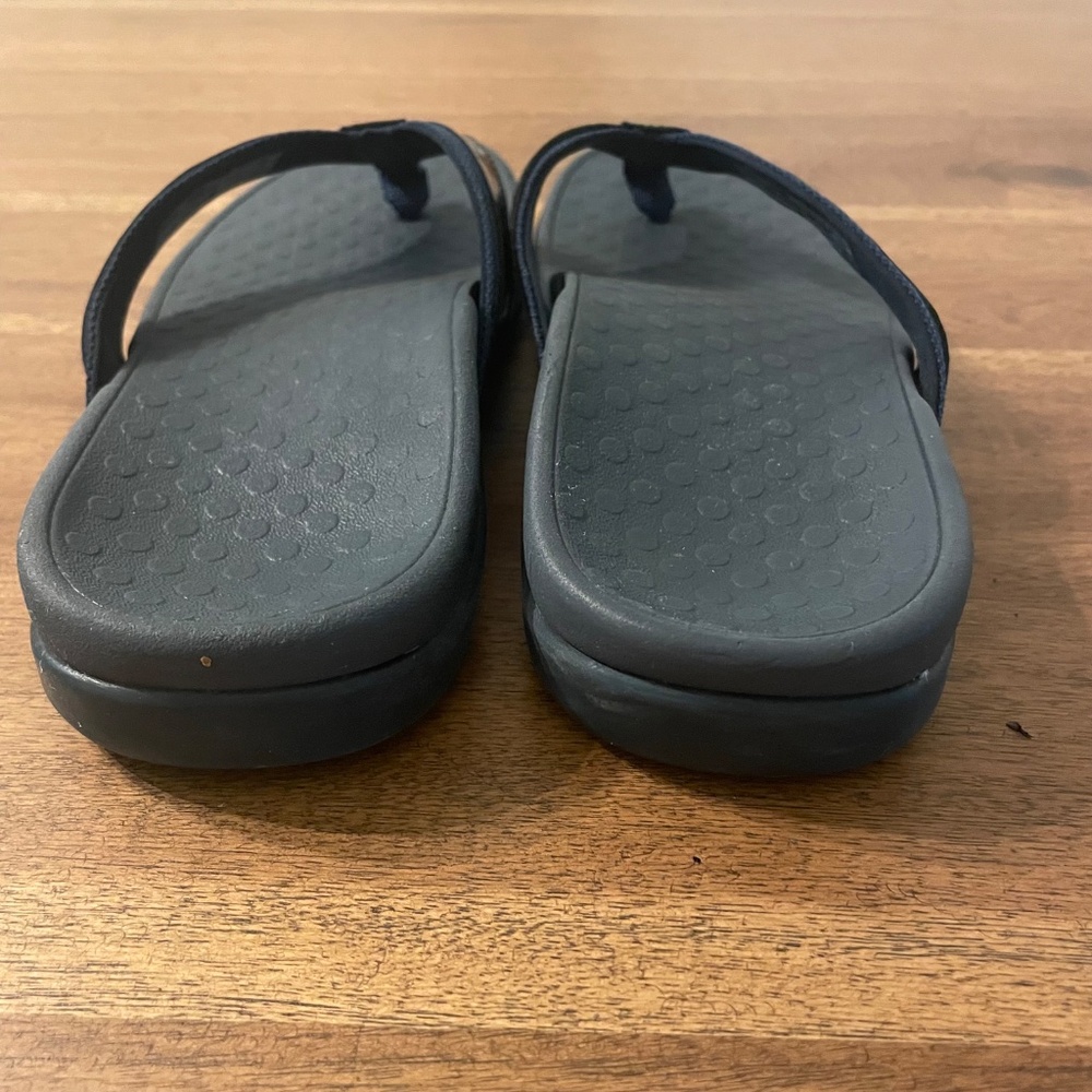 Vionic Navy Flip Flops Size 7 - Picture 5 of 6